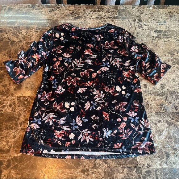 Tru Self Top Women’s Size M Black & Red Floral Short Sleeve Velvety - Picture 7 of 11